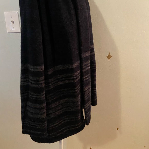 Forever21 acrylic open front shawl cardigan with pockets • size small - Picture 6 of 7